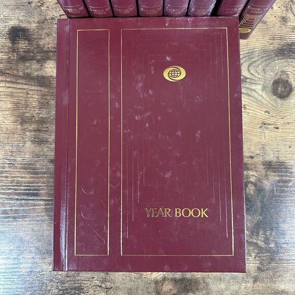 Vintage Lot of 10 Year Book 1994-2003 Events of 1993-2002 Encyclopedia Book Set - Picture 4 of 12